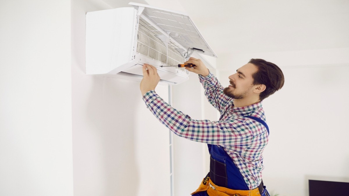 Why Homes Get Dusty Again in 24 Hours | AC Duct Cleaning Dubai